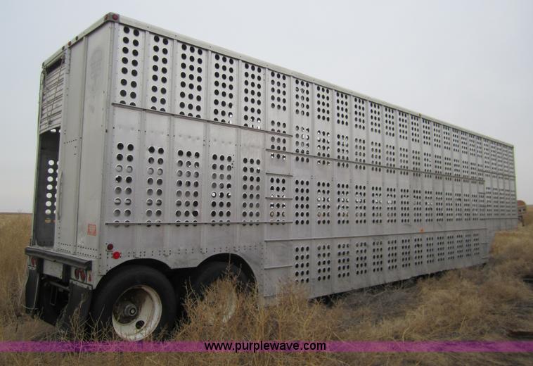 image for item 2994 1983 Merritt 48' cattle pot trailer