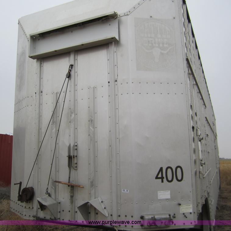 image for item 2994 1983 Merritt 48' cattle pot trailer