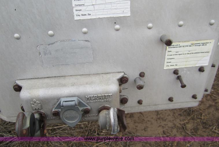 image for item 2994 1983 Merritt 48' cattle pot trailer