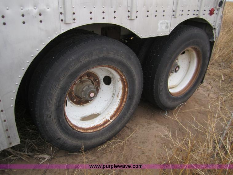 image for item 2994 1983 Merritt 48' cattle pot trailer