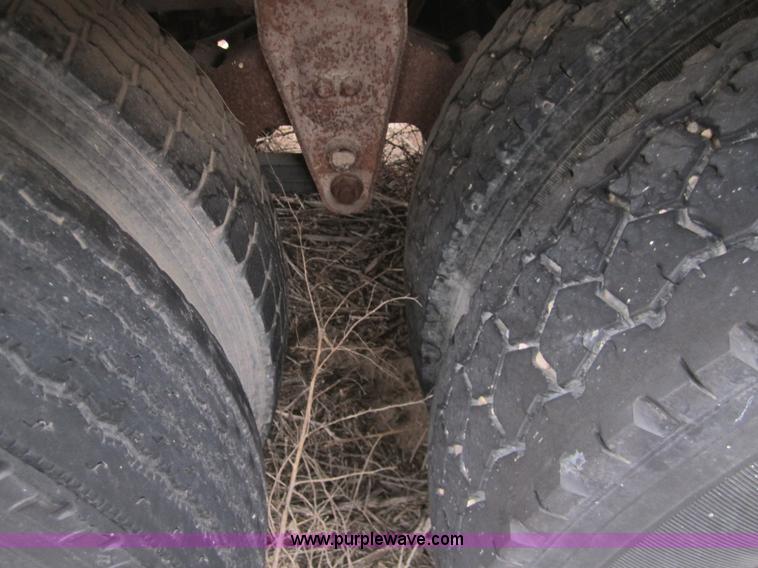 image for item 2994 1983 Merritt 48' cattle pot trailer