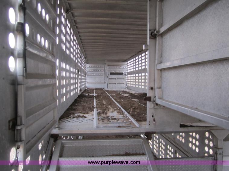 image for item 2994 1983 Merritt 48' cattle pot trailer