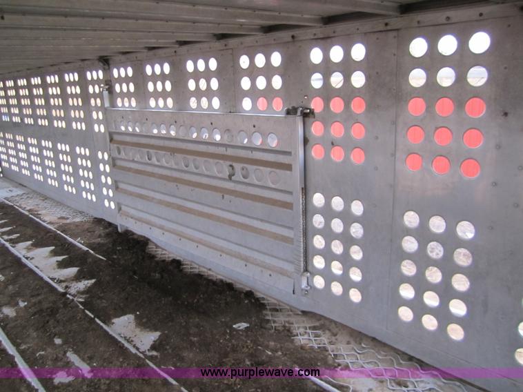 image for item 2994 1983 Merritt 48' cattle pot trailer