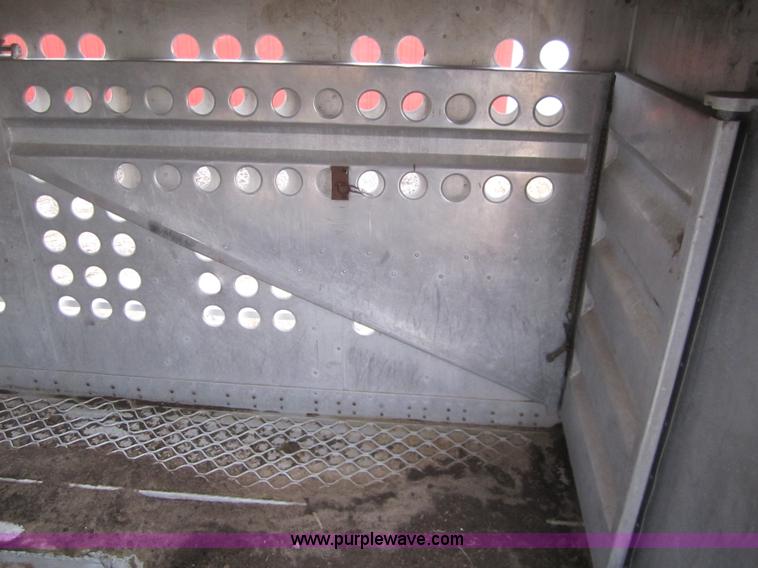 image for item 2994 1983 Merritt 48' cattle pot trailer