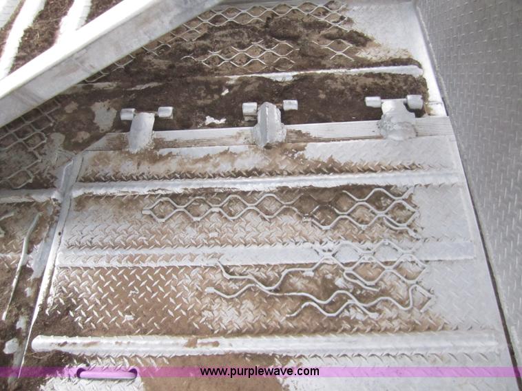 image for item 2994 1983 Merritt 48' cattle pot trailer