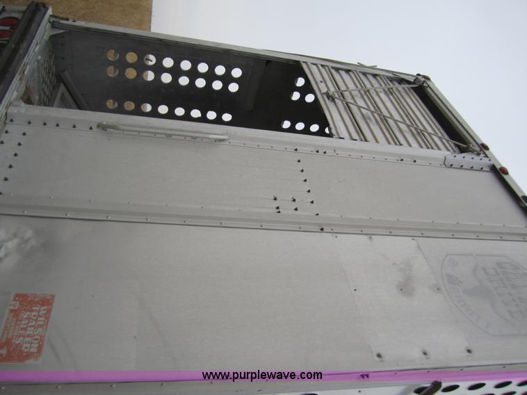 image for item 2994 1983 Merritt 48' cattle pot trailer