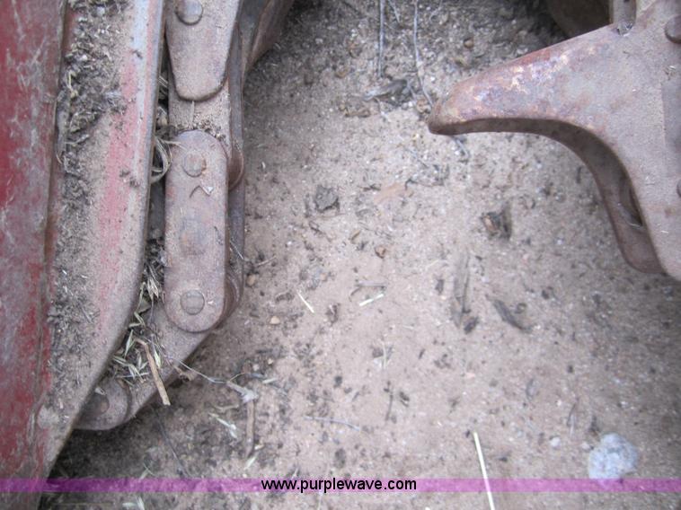 image for item 2997 1995 Case 1083 eight row corn header