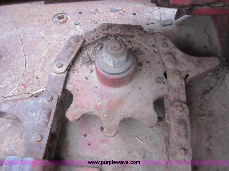 image for item 2997 1995 Case 1083 eight row corn header