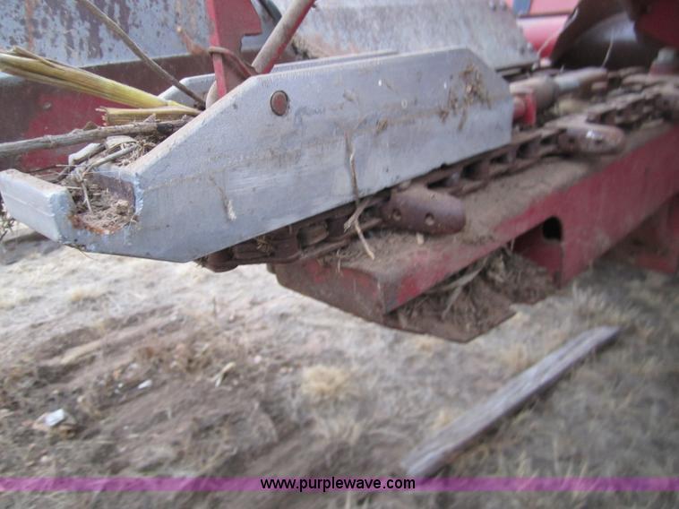image for item 2997 1995 Case 1083 eight row corn header