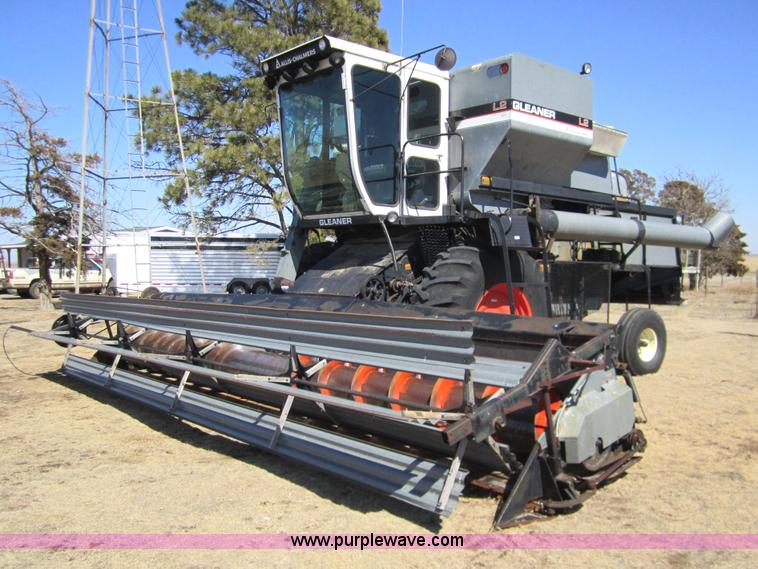 image for item 3001 1979 Gleaner L2 combine