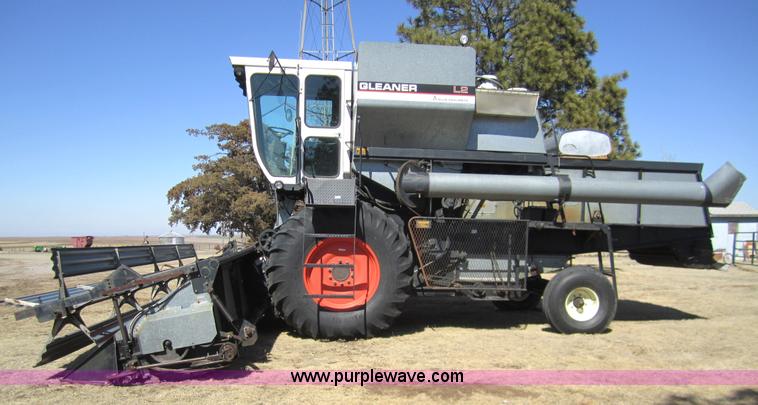 image for item 3001 1979 Gleaner L2 combine
