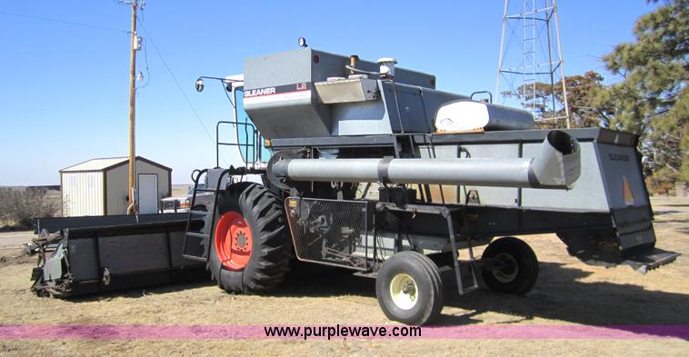 image for item 3001 1979 Gleaner L2 combine