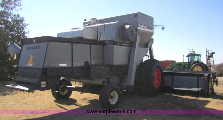 image for item 3001 1979 Gleaner L2 combine