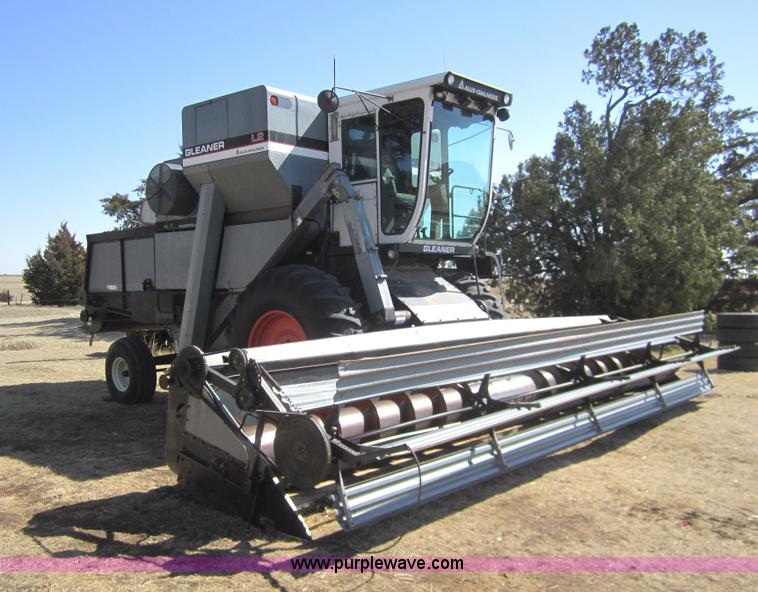 image for item 3001 1979 Gleaner L2 combine