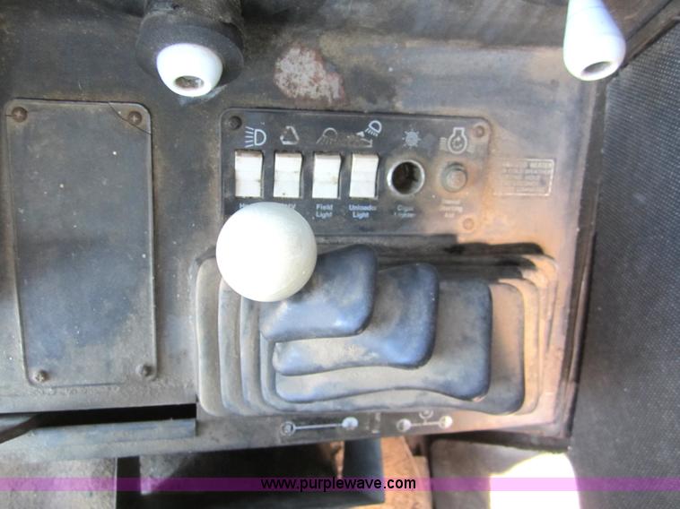 image for item 3001 1979 Gleaner L2 combine