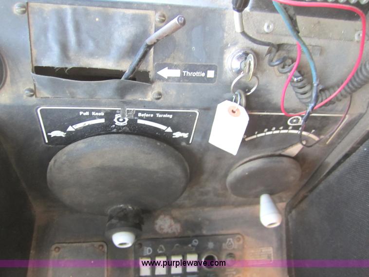 image for item 3001 1979 Gleaner L2 combine