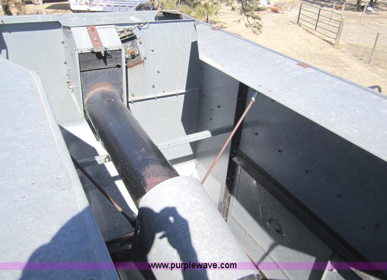 image for item 3001 1979 Gleaner L2 combine