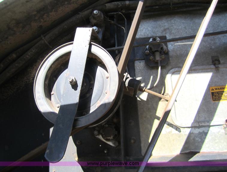 image for item 3001 1979 Gleaner L2 combine