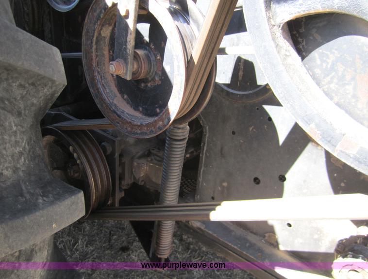 image for item 3001 1979 Gleaner L2 combine