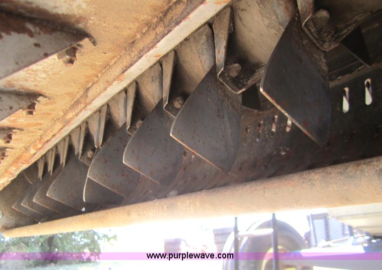 image for item 3001 1979 Gleaner L2 combine