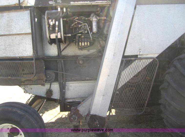 image for item 3001 1979 Gleaner L2 combine