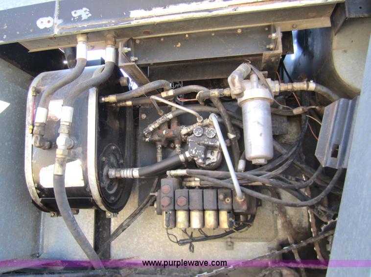 image for item 3001 1979 Gleaner L2 combine