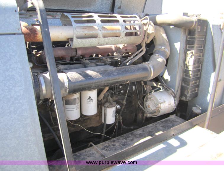 image for item 3001 1979 Gleaner L2 combine