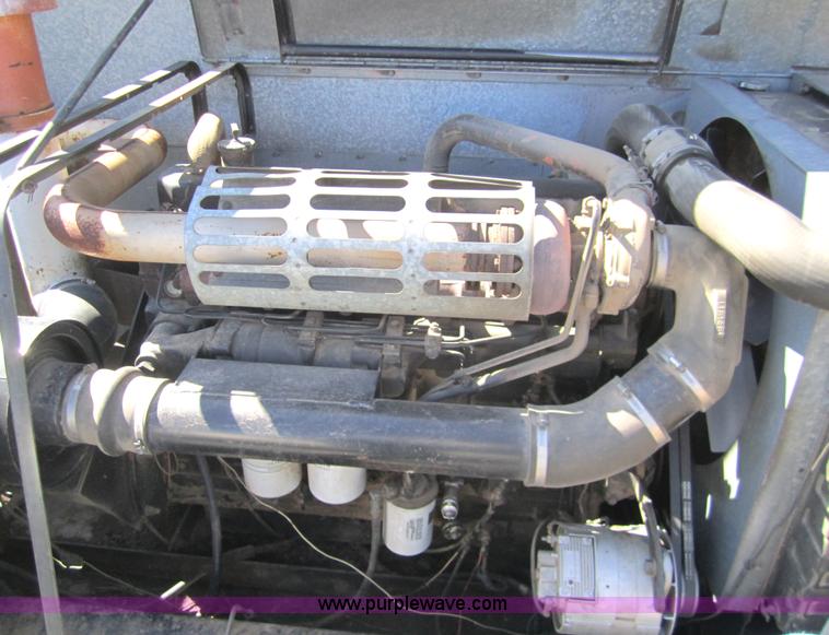 image for item 3001 1979 Gleaner L2 combine