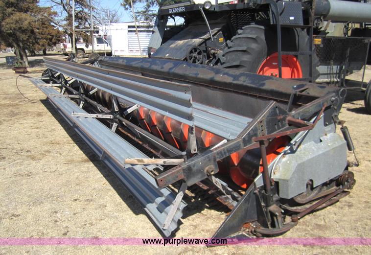image for item 3001 1979 Gleaner L2 combine