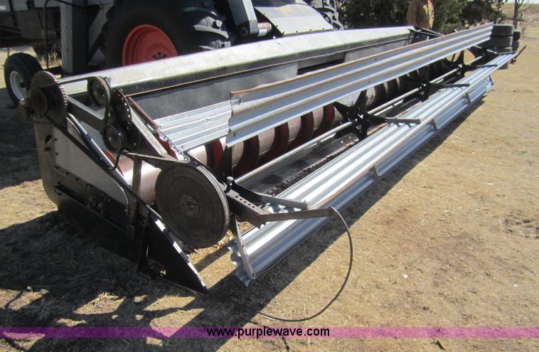 image for item 3001 1979 Gleaner L2 combine