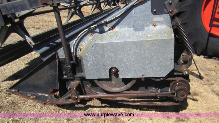 image for item 3001 1979 Gleaner L2 combine