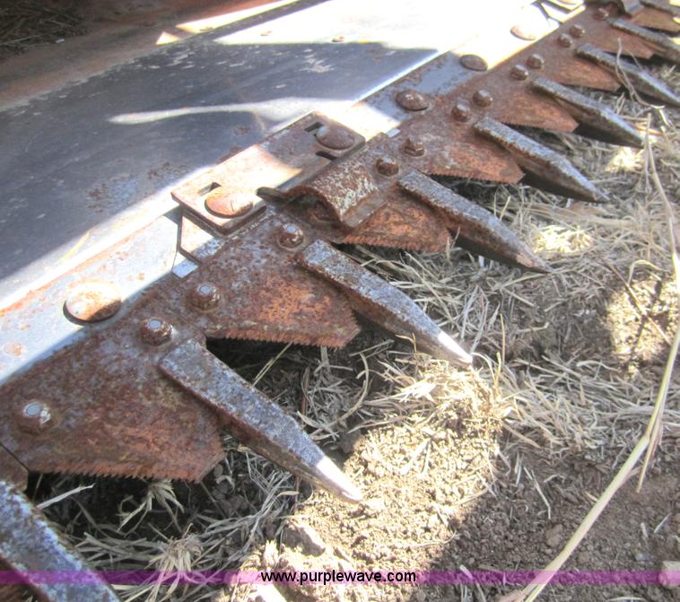 image for item 3001 1979 Gleaner L2 combine