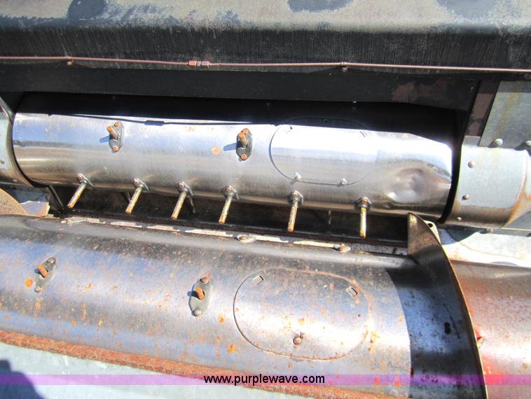 image for item 3001 1979 Gleaner L2 combine