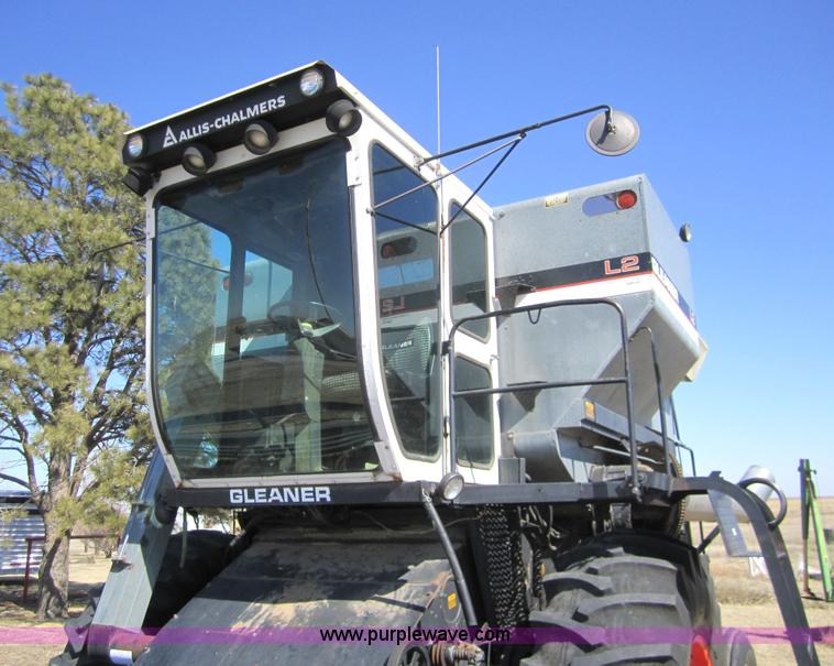 image for item 3001 1979 Gleaner L2 combine