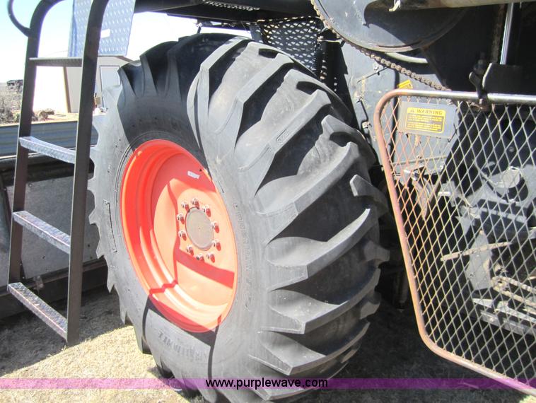 image for item 3001 1979 Gleaner L2 combine