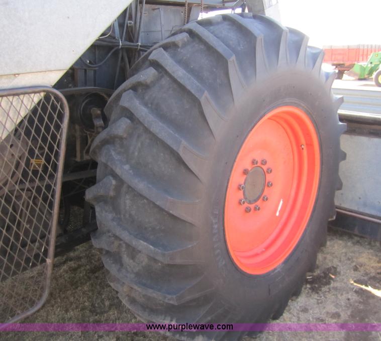 image for item 3001 1979 Gleaner L2 combine