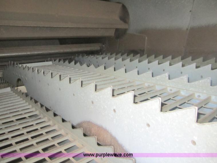 image for item 3001 1979 Gleaner L2 combine