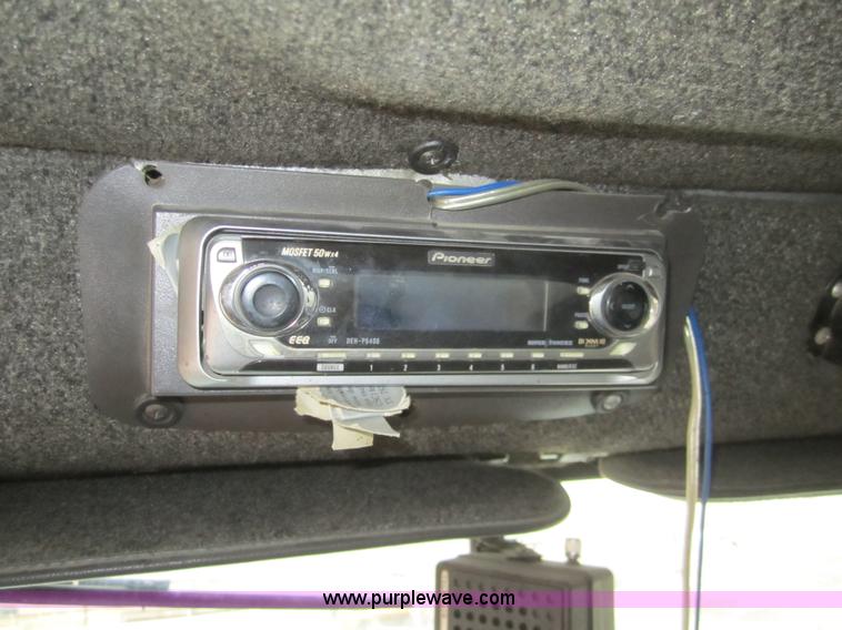 image for item 3020 1993 International 9400 feed truck