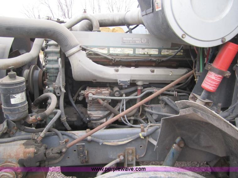 image for item 3020 1993 International 9400 feed truck