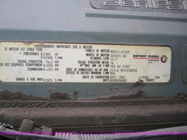 image for item 3020 1993 International 9400 feed truck