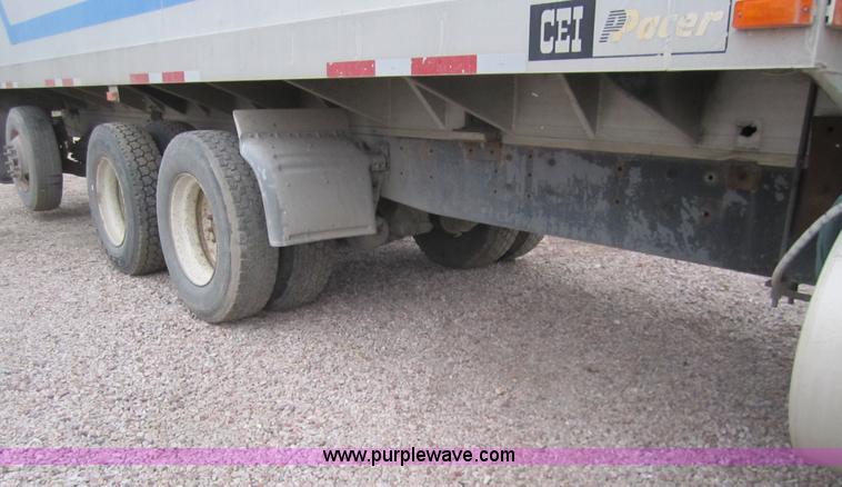 image for item 3020 1993 International 9400 feed truck