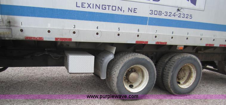 image for item 3020 1993 International 9400 feed truck