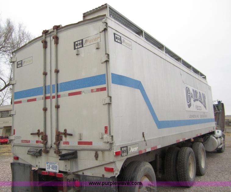 image for item 3020 1993 International 9400 feed truck