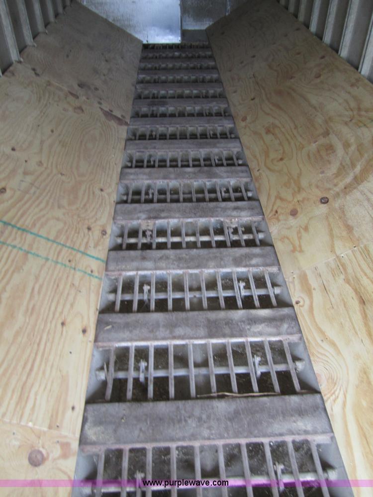 image for item 3020 1993 International 9400 feed truck