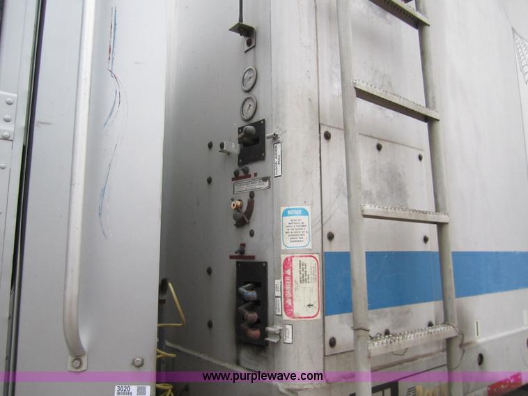 image for item 3020 1993 International 9400 feed truck