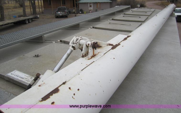 image for item 3020 1993 International 9400 feed truck