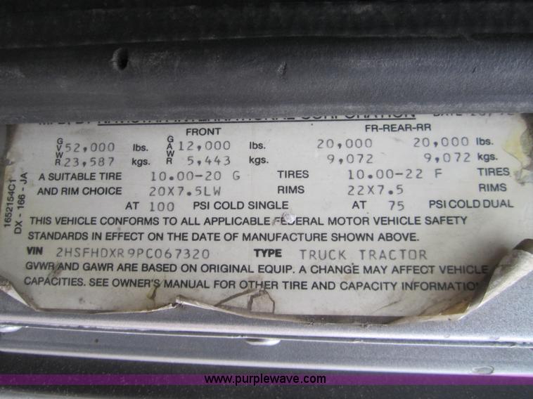 image for item 3020 1993 International 9400 feed truck