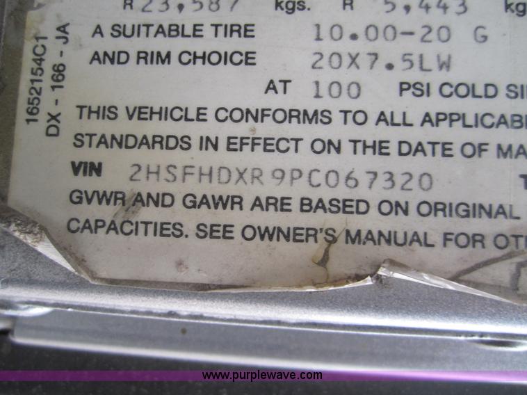 image for item 3020 1993 International 9400 feed truck