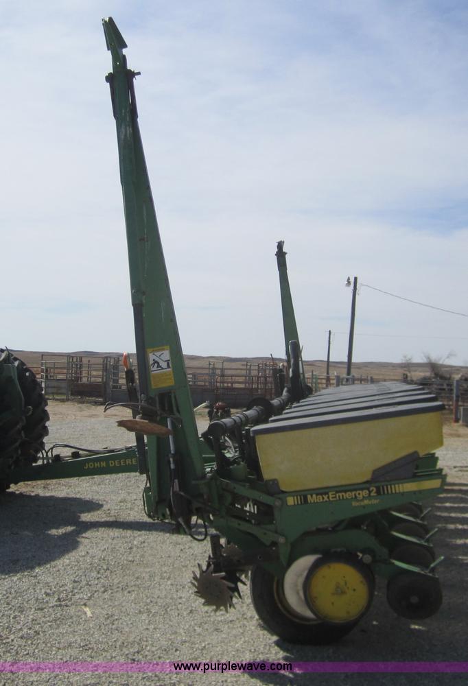 image for item 3056 1993 John Deere 7200 MaxEmerge 2 drawn conservation planter