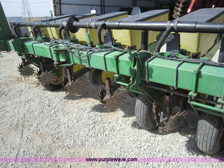 image for item 3056 1993 John Deere 7200 MaxEmerge 2 drawn conservation planter